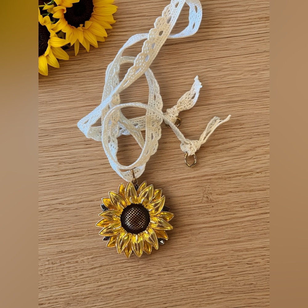 Sunflower Pendant Knit Ribbon Necklace and Earrings Set - Picture 17 of 17